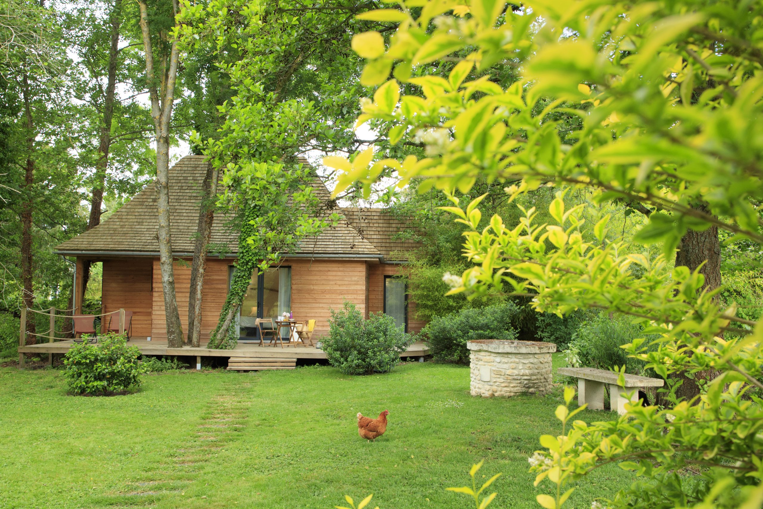Hébergement insolite en cabane avec spa, nuit romantique en Picardie avec balnéothérapie et petit déjeuner bio inclus.